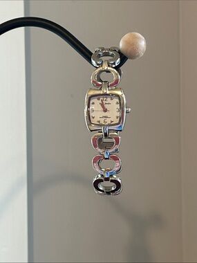 Silver tone bracelet watch Water resistant New working battery Dainty link watch